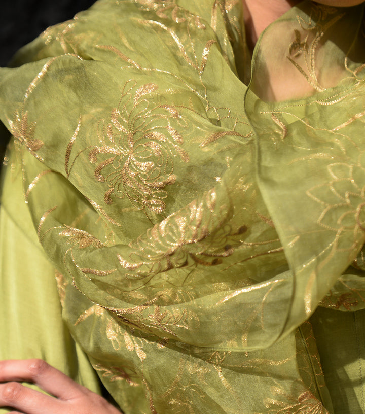 GREEN FLORAL ESCAPE EMBROIDERED ORGANZA DUPATTA