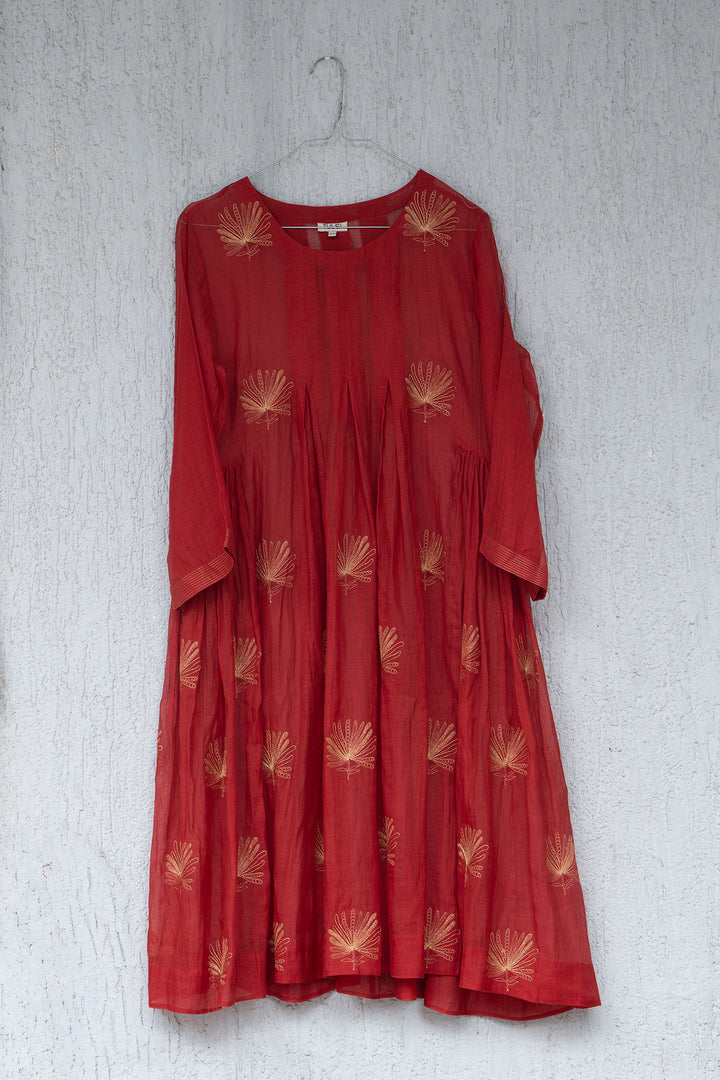 Red Zari Embroidered Chanderi Kurta with Slip