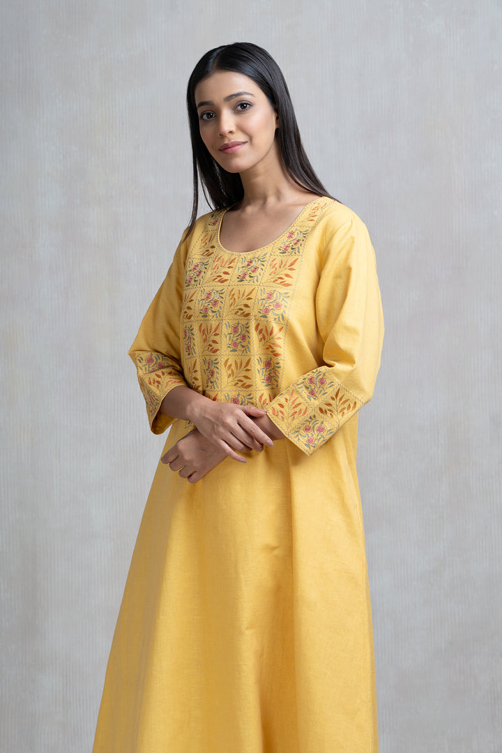 Thread Embroidered Cotton Linen Kurta