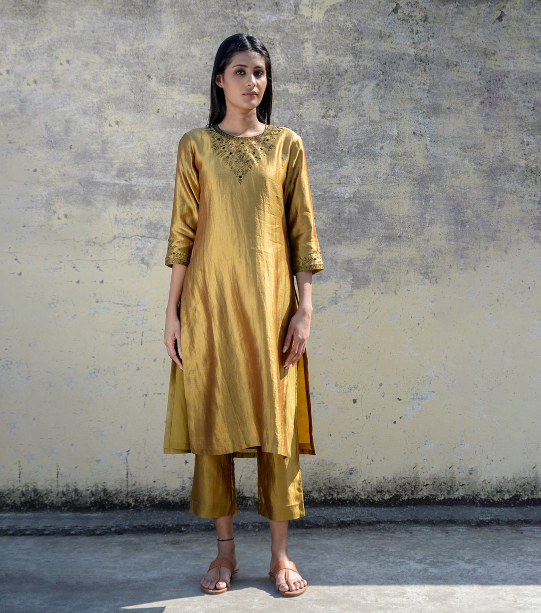 Jasmine Border Dupion Silk Kurta Set With Embroidered Organza Dupatta