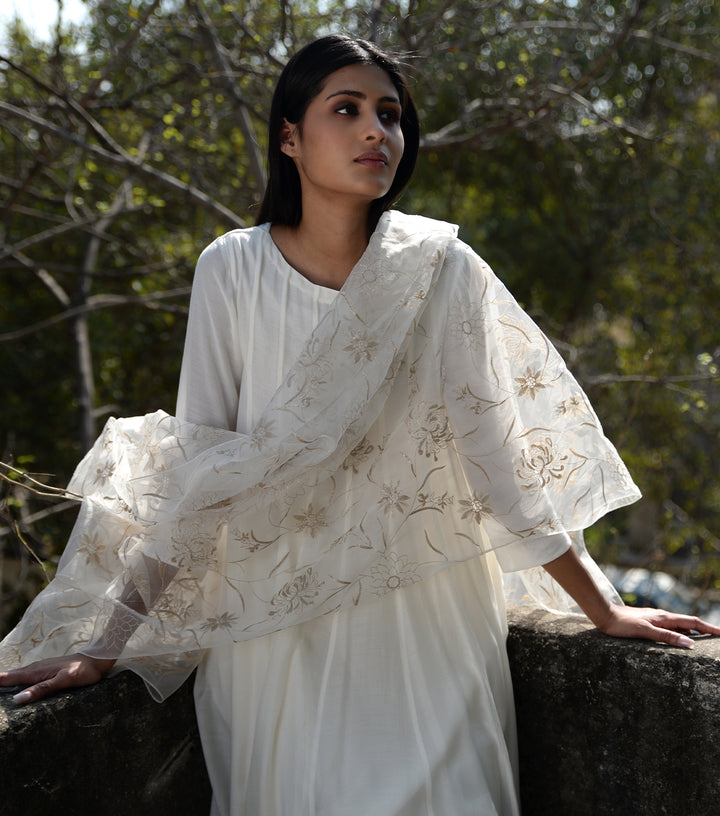 IVORY FLORAL ESCAPE EMBROIDERED ORGANZA DUPATTA