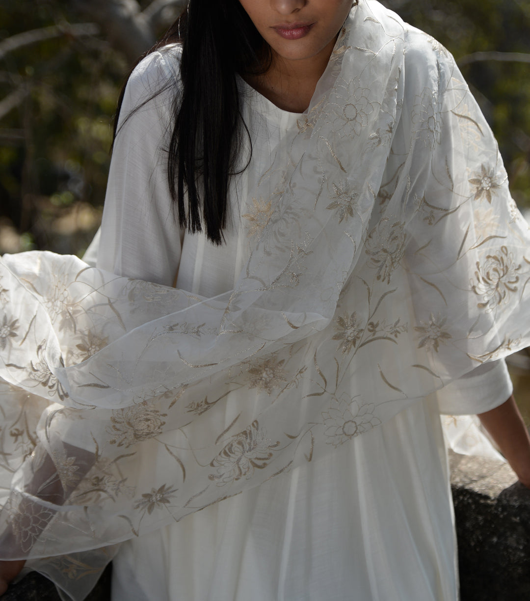 IVORY FLORAL ESCAPE EMBROIDERED ORGANZA DUPATTA