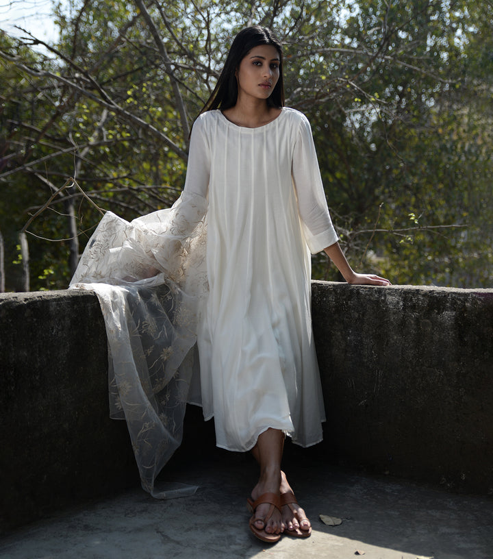 IVORY FLORAL ESCAPE MUSLIN PANELLED KURTA SET