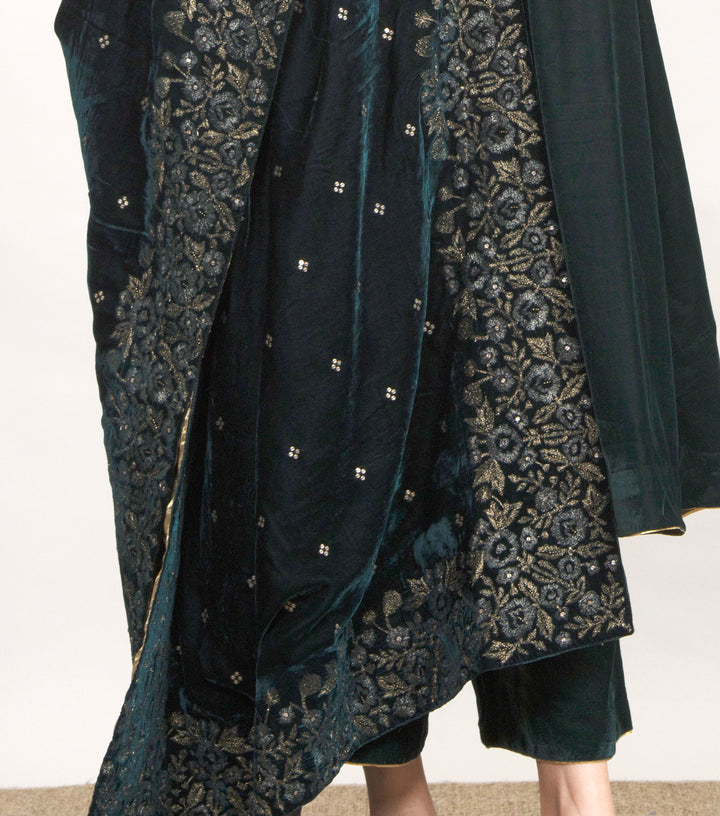 Green embroidered velvet dupatta