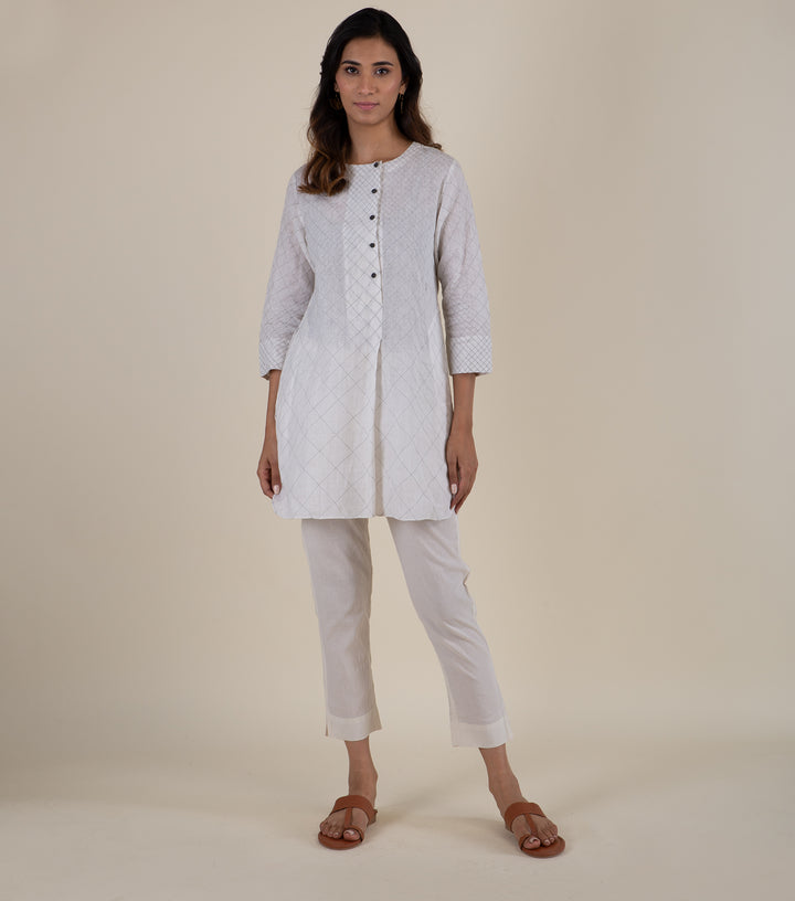 White Embroidered Cotton Linen Kurta