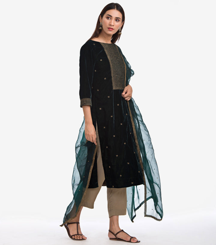 Green Velvet Embroidered kurta set with organza dupatta